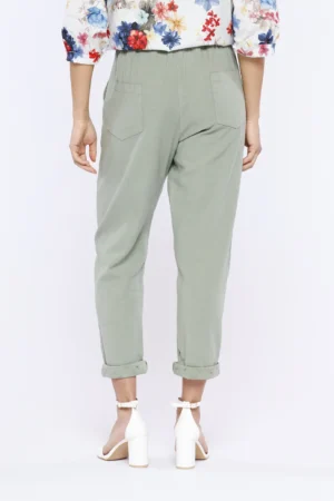 PANTALONE in fresco lino misto a cotone con pratico laccetto in vita e graziosi risvolti sangallo