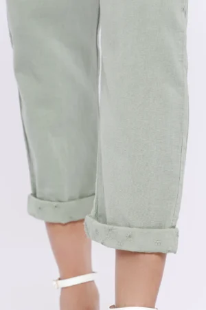 PANTALONE in fresco lino misto a cotone con pratico laccetto in vita e graziosi risvolti sangallo