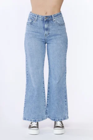 PANTALONE in denim dal taglio classico con tasche e bottone di chiusura