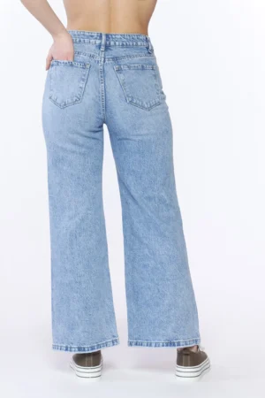 PANTALONE in denim dal taglio classico con tasche e bottone di chiusura