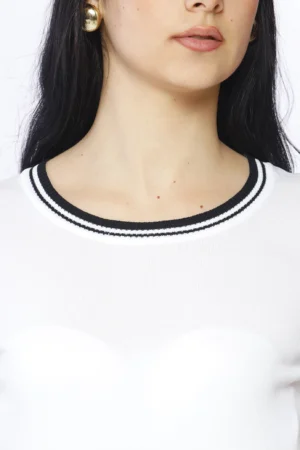 MAGLIA elegante e versatile a manica corta e con doppia fascia bicolore agli orli
