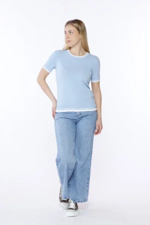 MAGLIA elegante e versatile a manica corta e con doppia fascia bicolore agli orli