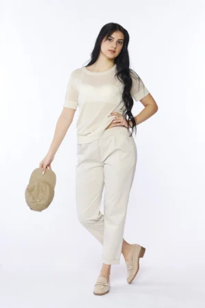 PANTALONE pull-on con graziose pence sul davanti e risvolti alle caviglie