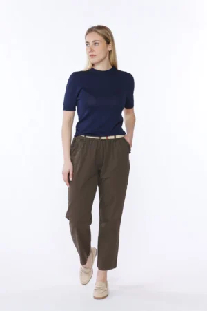 PANTALONE pull-on con graziose taschine arricciate e passanti alla cintura