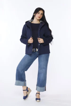 CAPPOTTO softshell corto sagomato con cappuccio e tasche verticali