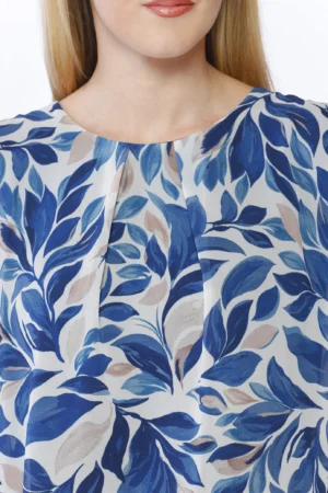 BLUSA a fantasia di foliage con scollo a giro e orli  a sbuffo