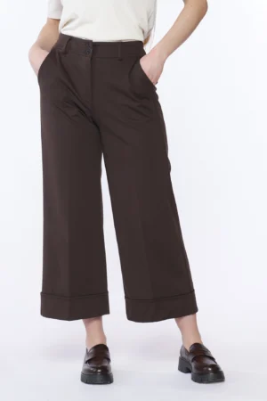 PANTALONE comodo a gamba larga con passanti alla cintura