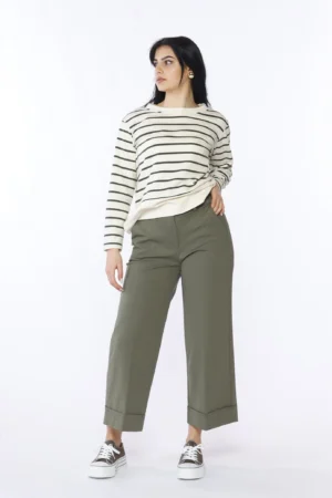 PANTALONE comodo a gamba larga con passanti alla cintura