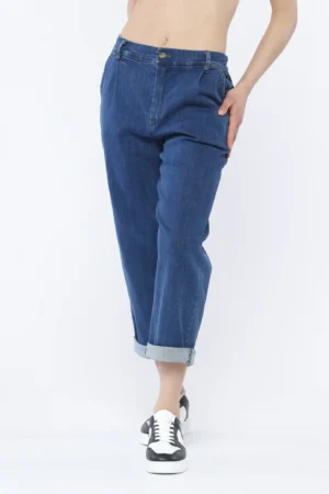 PANTALONE in denim con bottoni di chiusura passanti alla cintura e comode tasche laterali