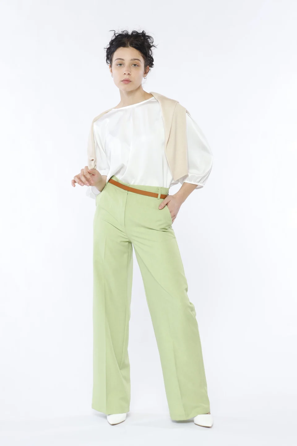 BLUSA versatile con maniche a sbuffo e scollo a giro ONEWORLD HYBRID