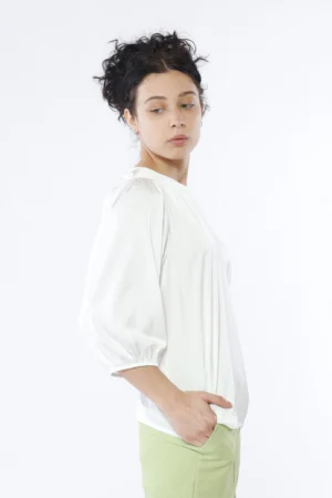 BLUSA versatile con maniche a sbuffo e scollo a giro