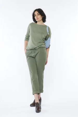 MAGLIA versatile con scollo a barca e orli a costine