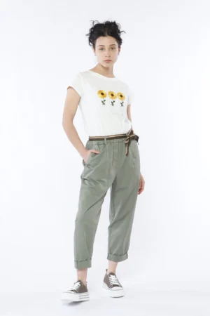 PANTALONE barrel leg con elastico di chiusura in vita e passanti alla cintura