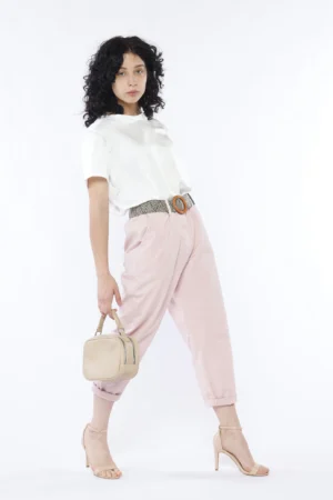 PANTALONE barrel leg con elastico di chiusura in vita e passanti alla cintura