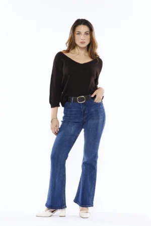 PANTALONE jeans a zampa con chiusura a bottone e  tasche profonde