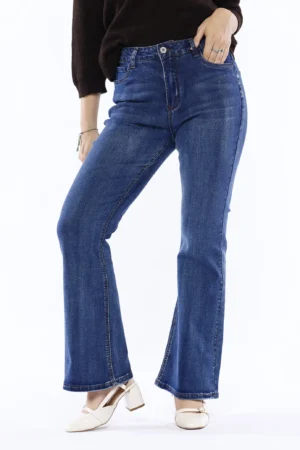 PANTALONE jeans a zampa con chiusura a bottone e  tasche profonde