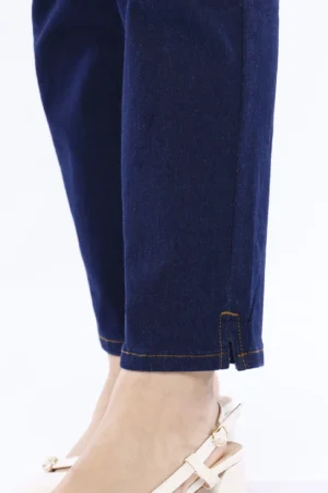 PANTALONE in denim classico con chiusura a bottone e tasche oblique