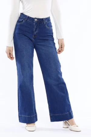 PANTALONE in denim a zampa larga con orlo alto alle caviglie e chiusura a bottoni