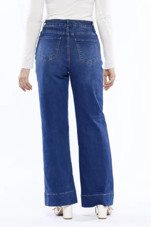 PANTALONE in denim a zampa larga con orlo alto alle caviglie e chiusura a bottoni