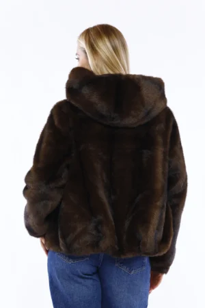 CAPPOTTO pelliccia striata a pelo corto con cappuccio, bottoni interni a pressione e graziosa spilla