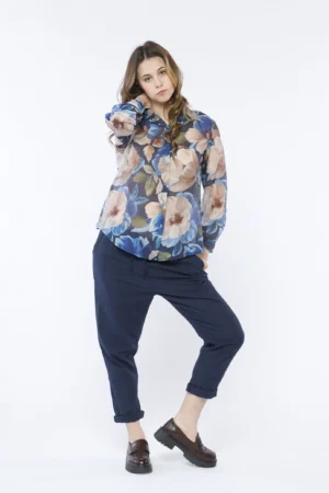 CAMICIA a fantasia di fiori con fondo ampio e colletto alla francese