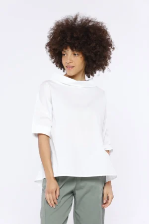 BLUSA monocolore con scollo a barca risvoltato e manica ampia