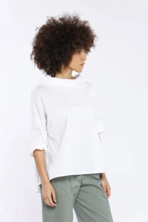 BLUSA monocolore con scollo a barca risvoltato e manica ampia