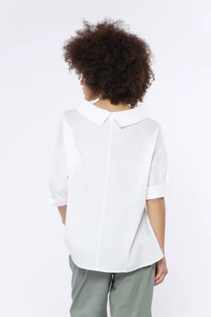 BLUSA monocolore con scollo a barca risvoltato e manica ampia