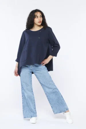 BLUSA ampia scollata a barca con cuciture asimmetriche taschino e bottoncini decorativi di tendenza