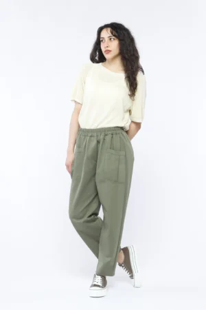 PANTALONE comodo pull-on con ampie tasche verticali e fondo a sigaretta
