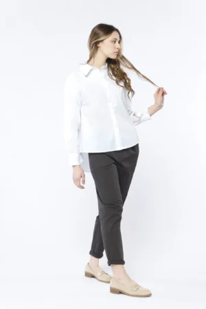 CAMICIA fresca in cotone con fondo arrotondato e taschino decorativo sul davanti