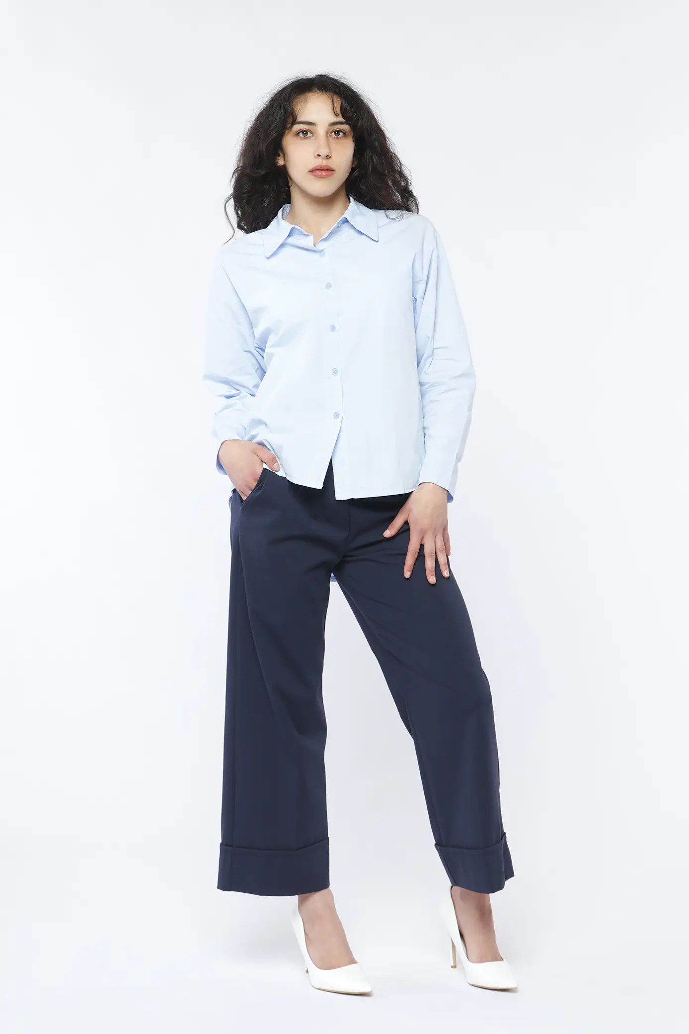 CAMICIA fresca in cotone con fondo arrotondato e taschino decorativo sul davanti ONEWORLD HYBRID