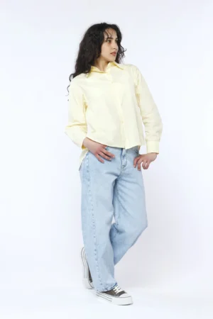 CAMICIA fresca in cotone con fondo arrotondato e taschino decorativo sul davanti