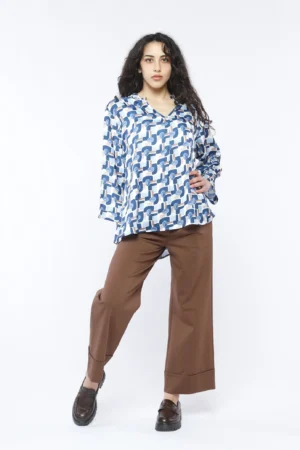 BLUSA a fantasia geometrica con maniche a kimono e colletto alla coreana aperto a V