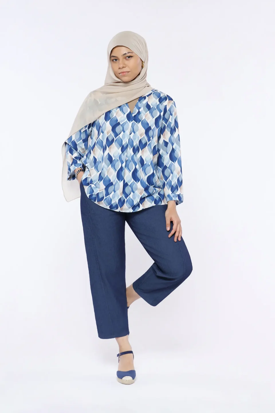 BLUSA Scollo a V  con stampa a fantasia ONEWORLD HYBRID