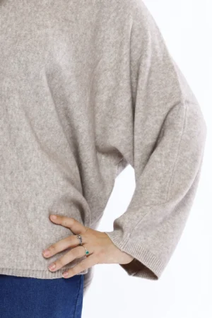MAGLIA ampia con orli a costine e scollo a giro