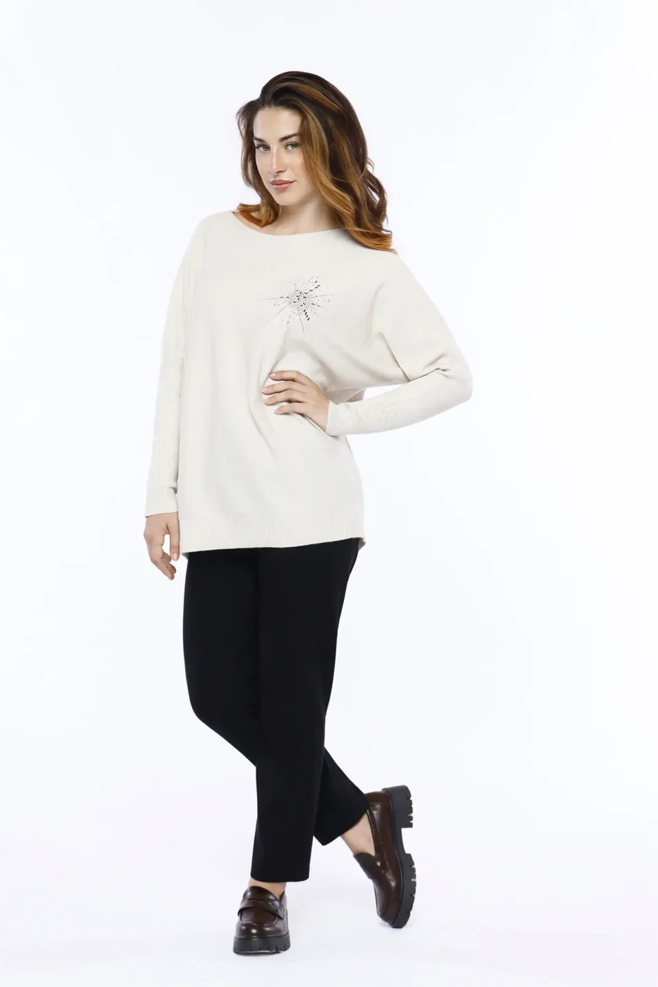 MAGLIA lunga e ampia a girocollo con elegante strass sul petto ONEWORLD HYBRID