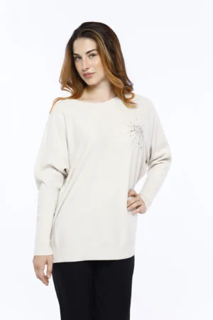 MAGLIA lunga e ampia a girocollo con elegante strass sul petto