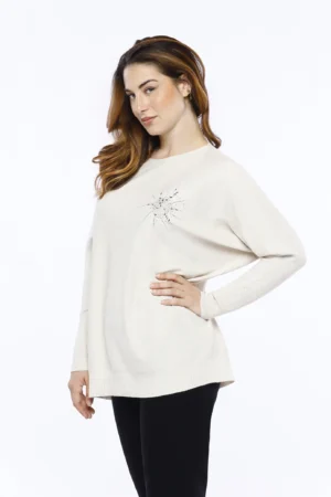 MAGLIA lunga e ampia a girocollo con elegante strass sul petto