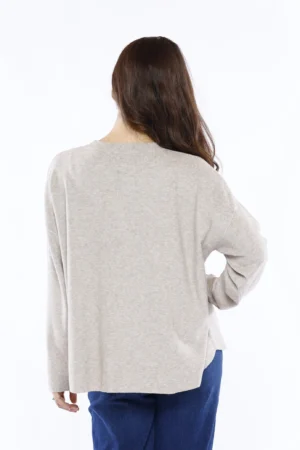 MAGLIA versatile a girocollo con graziosi fiori verticali in rilievo su un lato