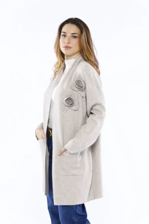CARDIGAN lungo ed elegante aperto sul davanti con rose applicate a lato e comode tasche