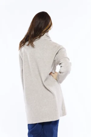 CARDIGAN lungo ed elegante aperto sul davanti con rose applicate a lato e comode tasche