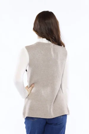 GILET primi freddi comodo e versatile con bottoni di chiusura e tasche applicate