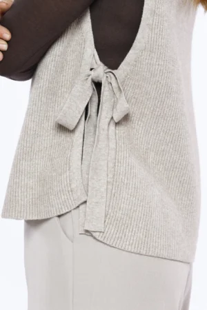 GILET in maglia con trama a costine eleganti nastri laterali e girocollo alto