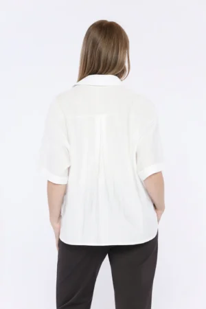 CAMICIA striata a manica corta con fondo arrotondato e spacchetti laterali