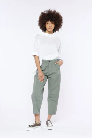 PANTALONE barrel in fresco cotone con graziose pince verticali