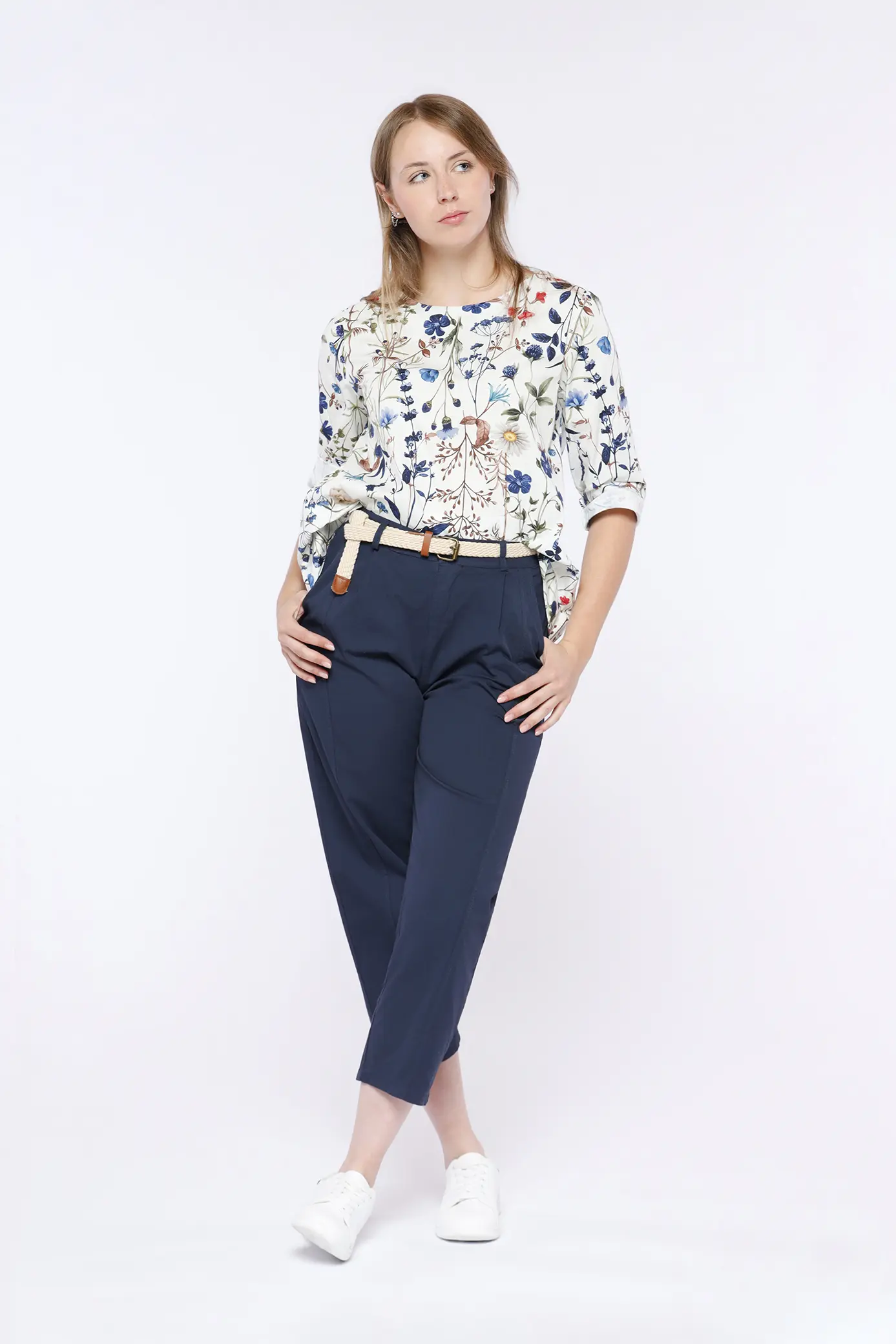 PANTALONE barrel in fresco cotone con graziose pince verticali ONEWORLD HYBRID