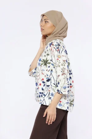 BLUSA ampia a fantasia fiori di campo con scollo a barca e manica a tre quarti