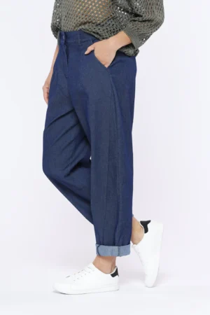 PANTALONE jeans leggero con comode tasche e chiusura a bottone