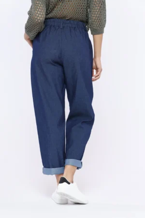 PANTALONE jeans leggero con comode tasche e chiusura a bottone